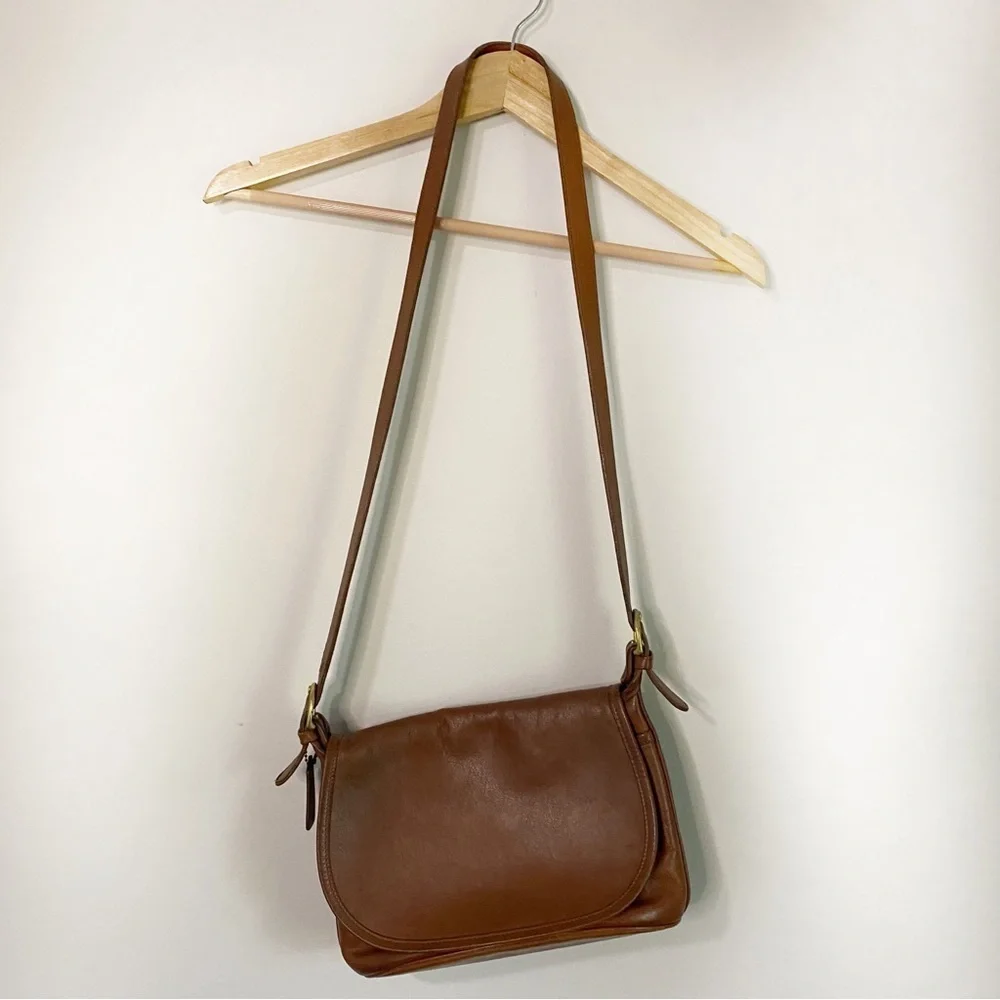 [Coach] Vintage 90s 100% Brown Leather Fold Over Saddle Crossbody  Bag